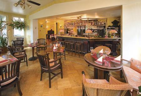 Hotel Franken Форхайм Екстериор снимка