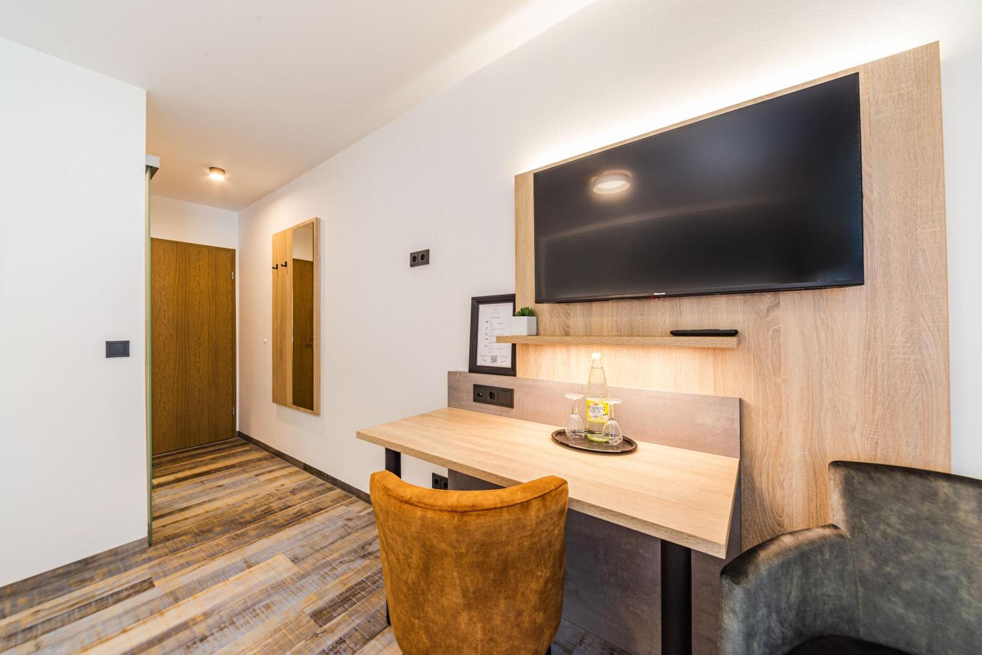 Hotel Franken Форхайм Екстериор снимка