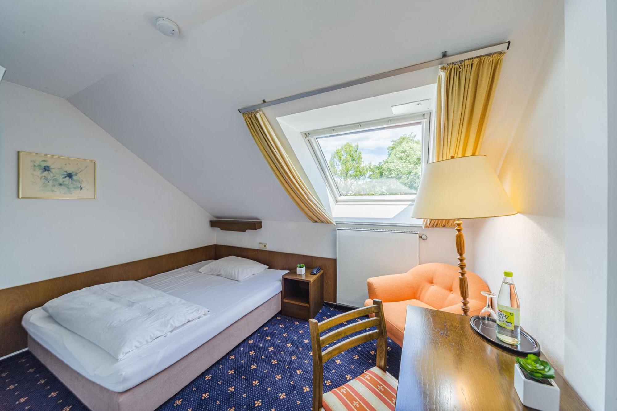 Hotel Franken Форхайм Екстериор снимка