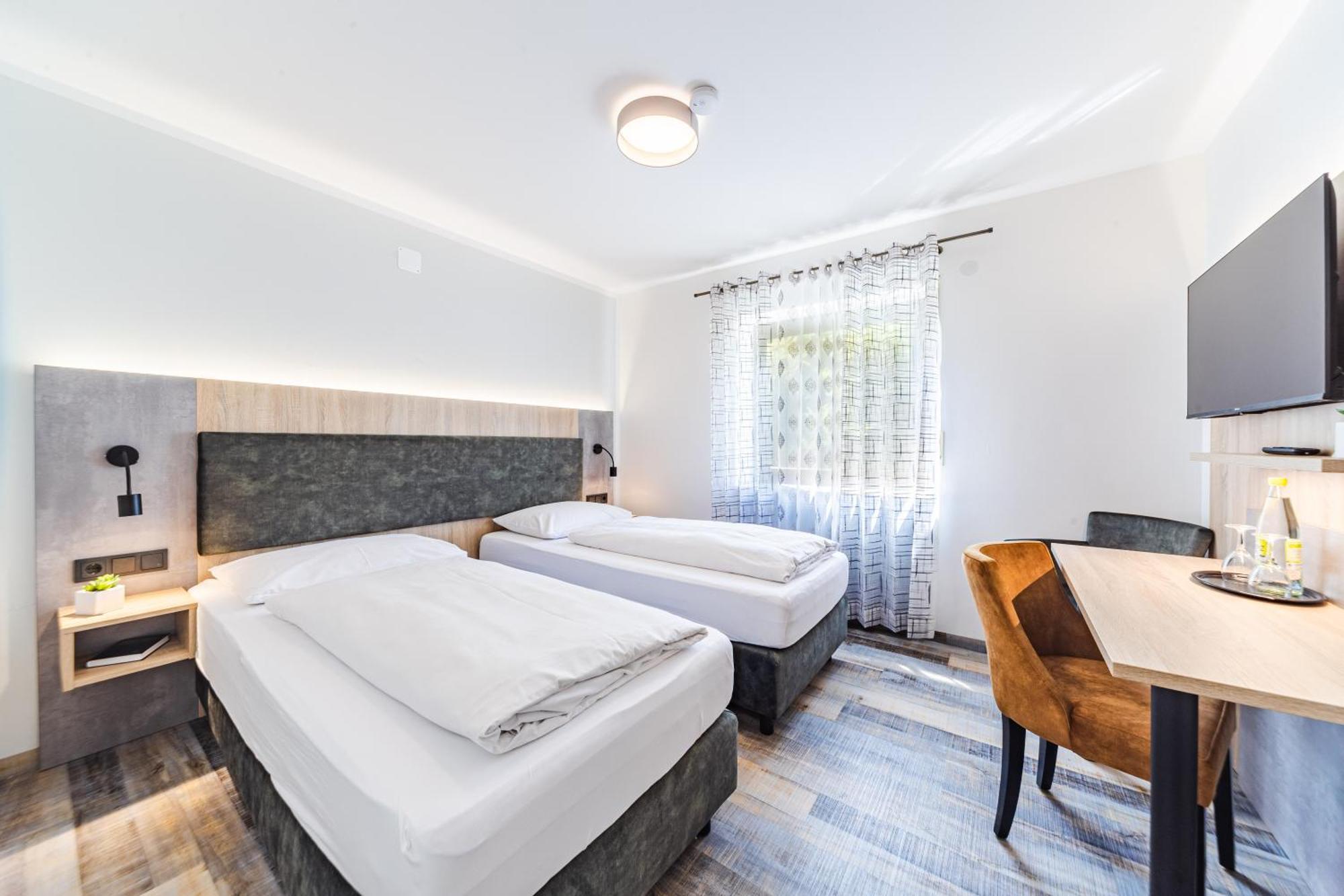 Hotel Franken Форхайм Екстериор снимка