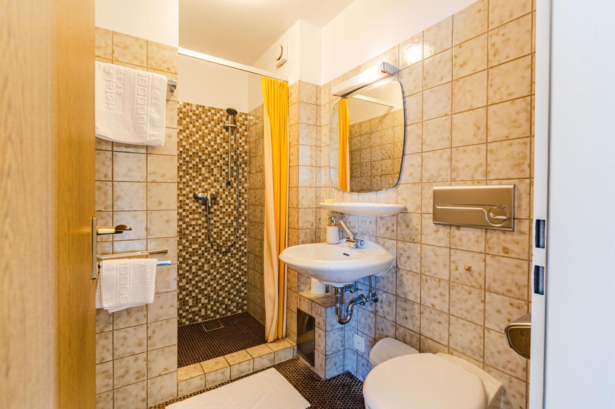 Hotel Franken Форхайм Екстериор снимка