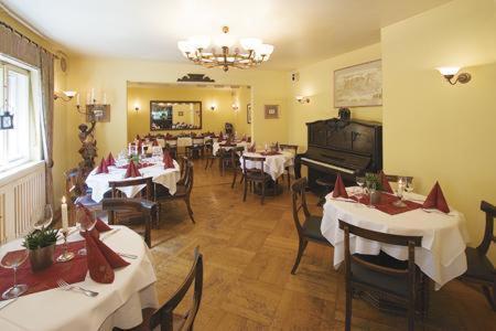 Hotel Franken Форхайм Екстериор снимка